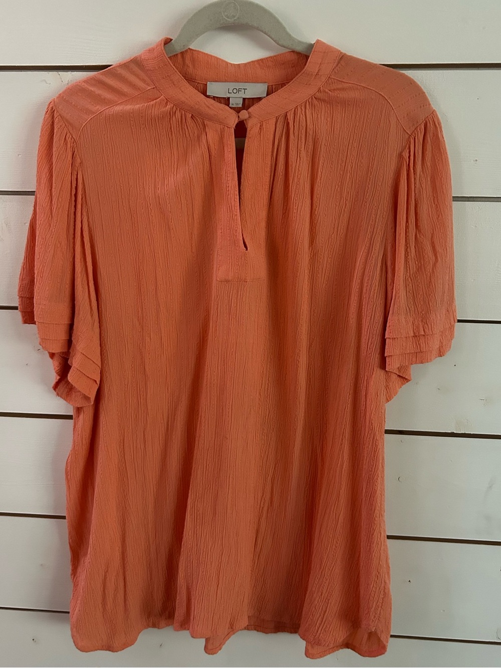 LOFT Textured V Neck Flutter Sleeve Keyhole Top Women's Size XL